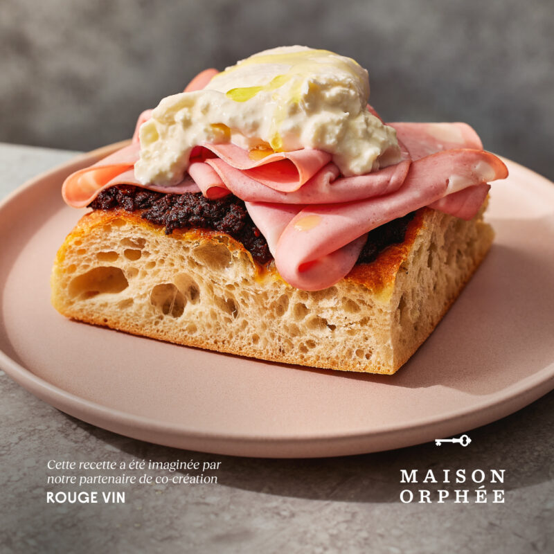 Focaccia mortadelle et burrata, et tapenade d’olives aux tomates séchées